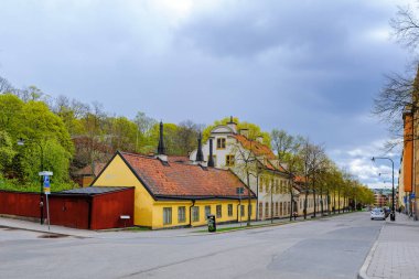 Malmgardsvagen'in kuzey tarafı boyunca uzanan uzun sıra alçak binalar, 18. Stockholm. 