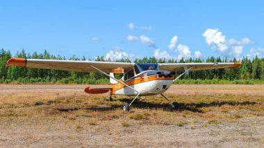 Dört koltuklu hafif tüm metal tek motorlu pistonlu uçak