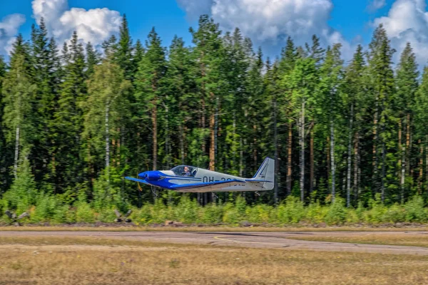 Single-seater aerobatic motor glider Fournier RF4D OH-380 take o — Stock Photo, Image