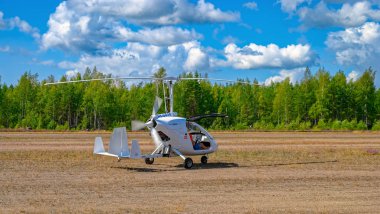 İtalyan spor autogyro Magni M-24 Orion (Oh-G016) iki tarafı ile-