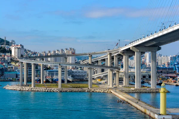 釜山北港大桥（也称为布卡）的螺旋坡道 — 图库照片