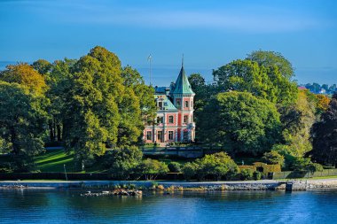 Sto Djurgarden adasında Kale benzeri villa Tacka Udden