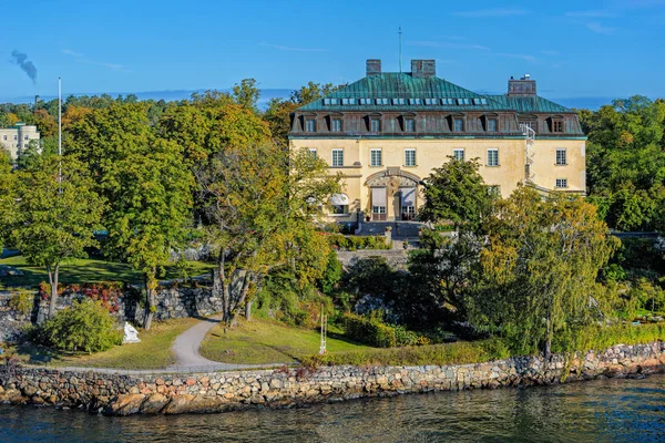 Waldemarsudde (Waldemars udde) museum, villa och allmän trädgård — Stockfoto