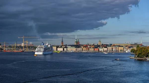 Vista panorâmica panorâmica da Cidade Velha de Estocolmo (Gamla Stan) com — Fotografia de Stock