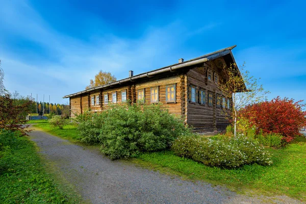 Beispiel Eines Gut Erhaltenen Typischen Nordrussischen Holzblockbauernhauses Touristischen Zentrum Werchnije — Stockfoto