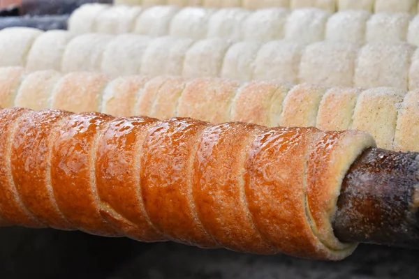 Fermer Doux Trdelnik Cuisson Sur Gril Gâteau Broche Est Populaire — Photo