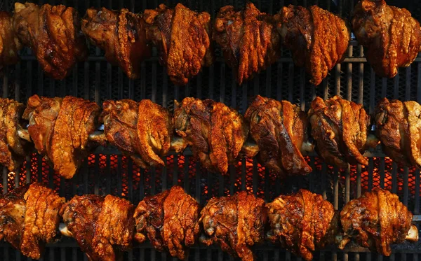 Varios Nudillos Cerdo Asados Alemanes Tradicionales Bávaros Cocinados Lentamente Asador — Foto de Stock