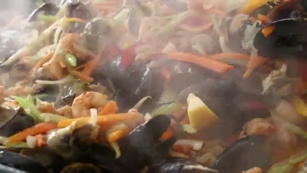 Gros Plan Sur Cuisson Ragoût Fruits Mer Frais Avec Crevettes — Video