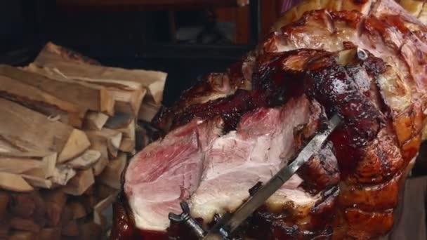 Gros Plan Viande Porc Rôtie Sur Feu Bois Ouvert — Video