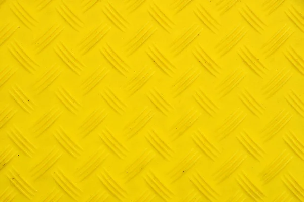 鮮やかな黄色のダイヤモンド パターン テクスチャ 背景の斜めのバンプとスリップのエンボス加工プラスチック板反産業をクローズ アップ — ストック写真
