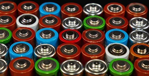 Närbild Bakgrund Diverse Färgglada Elektriska Alkaliska Batterier — Stockfoto