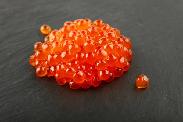 Fermer Une Portion Tas Caviar Rouge Saumon Sur Fond Planche — Photo