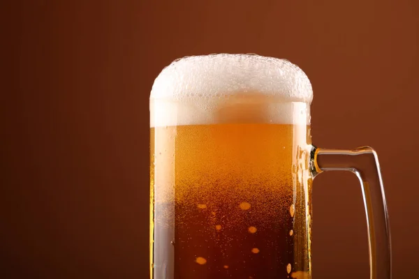 Close Pouring Lager Beer White Froth Bubbles Glass Mug Dark — Stock Photo, Image