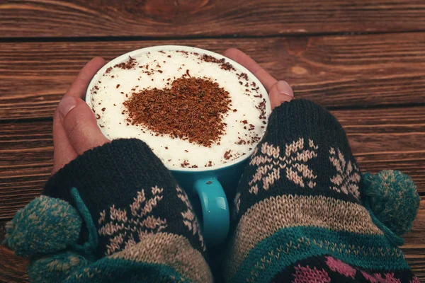 Fermer Deux Mains Femme Tenir Étreindre Grande Tasse Pleine Café — Photo