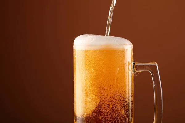 Close Pouring Lager Beer White Froth Bubbles Glass Mug Dark — Stock Photo, Image