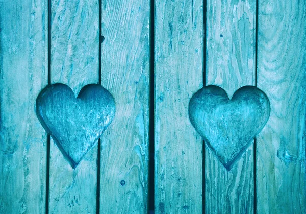 Zamknij Dwa Kształty Serca Symbol Miłości Romantyzmu Drewno Rzeźbione Niebiesko — Zdjęcie stockowe