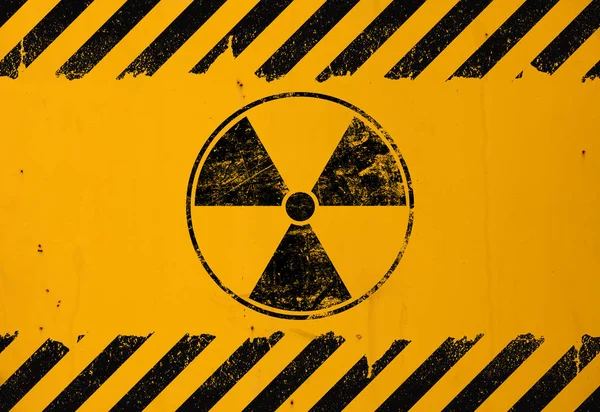 Sinal radioativo preto sobre fundo amarelo — Fotografia de Stock