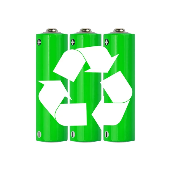 Baterias AA alcalinas verdes com sinal de reciclagem — Fotografia de Stock