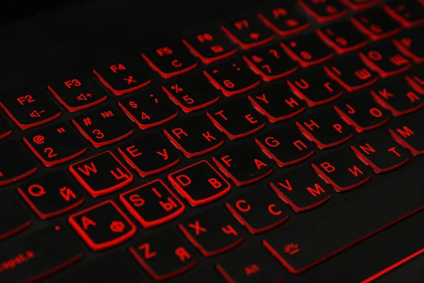 Vermelho levou luz computador laptop teclado — Fotografia de Stock