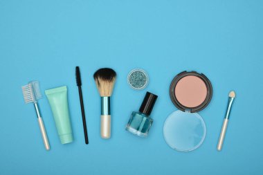 Feminen makyaj ve güzellik bakımı mavi seti