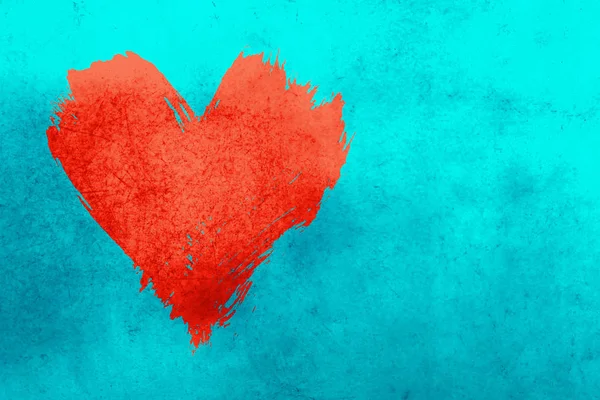 Mavi üzerine kırmızı suluboya kalp şekli — Stok fotoğraf