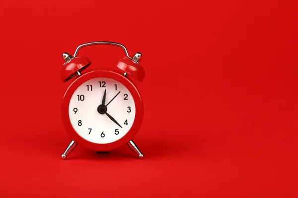 Close One Small Red Metal Twin Bell Retro Alarm Clock — Stock fotografie