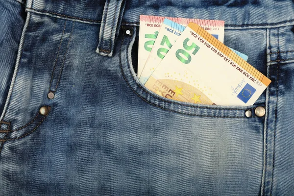 Close Van Verschillende Europapieren Bankbiljetten Jeans Voorzak Laag Hoekaanzicht — Stockfoto