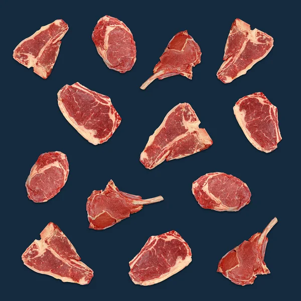 青い背景に異なる新鮮な生牛の肉ステーキ リブアイ Tボーン ポルターハウス ストロプリン トマホーク のパターン — ストック写真