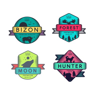 Bizon ve Orman, Ay ve Avcı Rozetleri Set Logosu. Renkli Eşya Markası Premium Kalitesi. Wolf and Dog, Buffalo ve Geyik Siluetleri Tasarım Logotype Şablonu Düz Çizimler