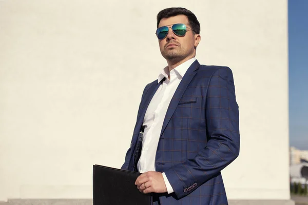 Osamělý Muž Oblečený Business Stylu — Stock fotografie