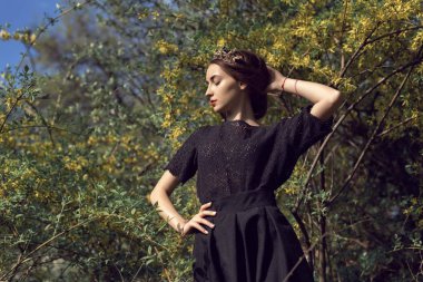 Yeşil parkta Nisan yürüyüş