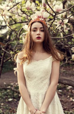 Yeşil parkta Nisan yürüyüş