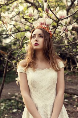 Yeşil parkta Nisan yürüyüş