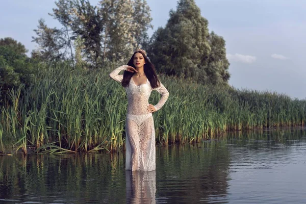 Menina Floresta Perto Rio — Fotografia de Stock