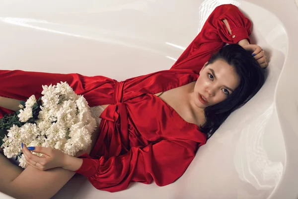 Şirin esmer rahat parlak daire