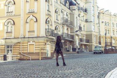 Konut eski çeyrek boyunca bahar yürüyüş