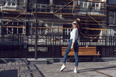 Konut eski çeyrek boyunca bahar yürüyüş