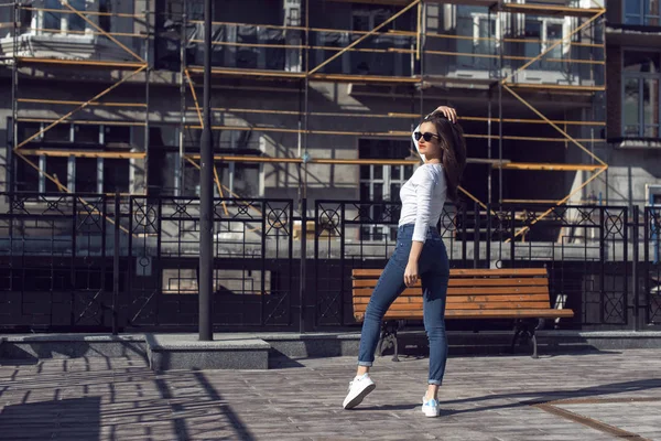 Konut eski çeyrek boyunca bahar yürüyüş