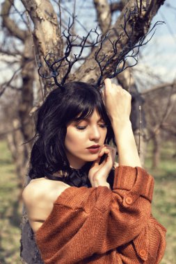 Muhteşem bahçe ile baharda yürüyün