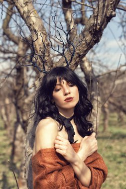 Muhteşem bahçe ile baharda yürüyün