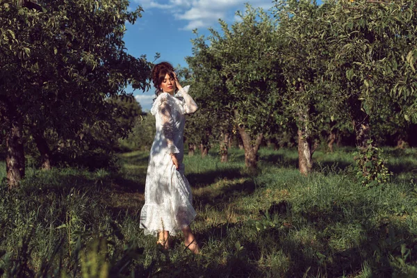 Menina Vestido Vintage Parque — Fotografia de Stock