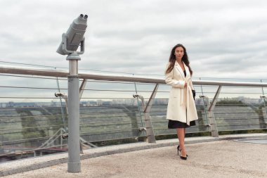 Bulutlu havada yaz yürüyüşü