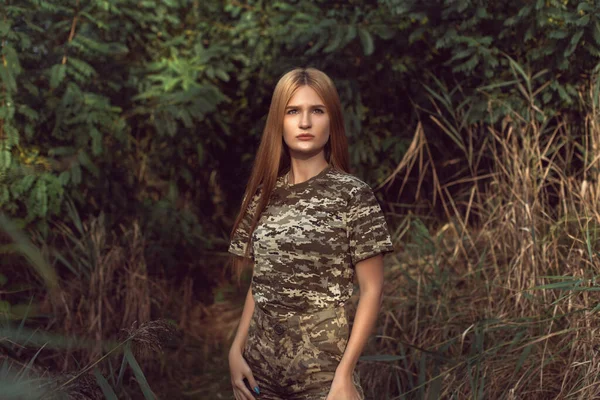 Jeune Blonde Uniforme Militaire — Photo