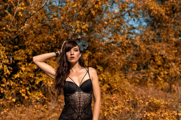Mädchen Märchenbild Einem Herbstlichen Park — Stockfoto