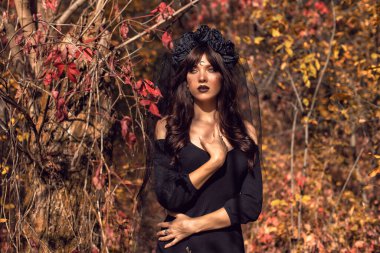 Cadılar bayramında siyah gelin