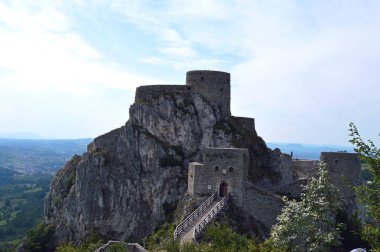 Gradina Srebrenik Bosna ve Hersek'teki yakınındaki içinde tarihi kale