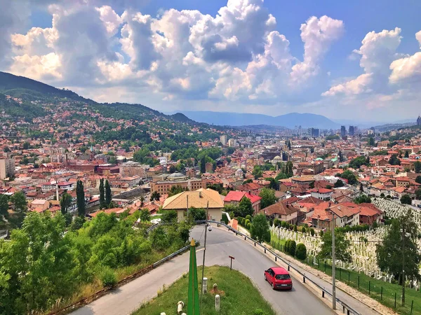 Bosna Hersek Başkentinde Yaz Aylarında Saraybosna Nın Panoramik Manzarası — Stok fotoğraf