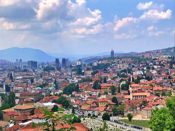 Bosna Hersek Başkentinde Yaz Aylarında Saraybosna Nın Panoramik Manzarası — Stok fotoğraf
