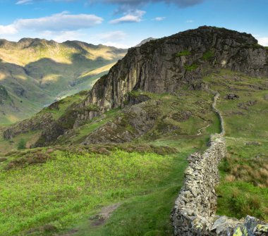 Lingmoor Fell alınan ilk ışıkta tüm ihtişamıyla Side Pike