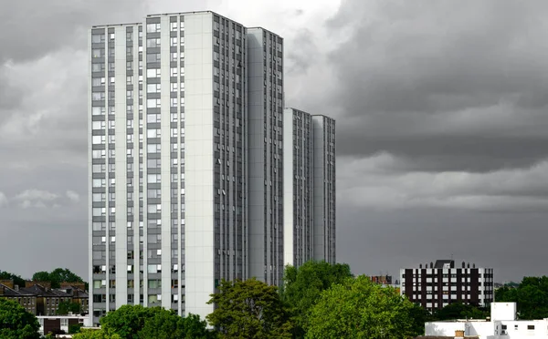 Social bostäder hög upphov lägenheter i norra London Storbritannien — Stockfoto